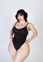 Amelia Curvy